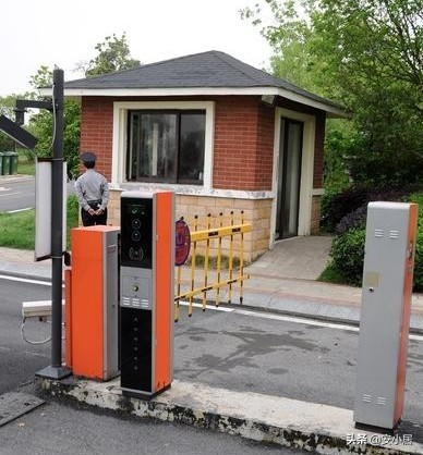 车被堵了又着急办事怎么办,车子在小区被堵了以后打什么电话