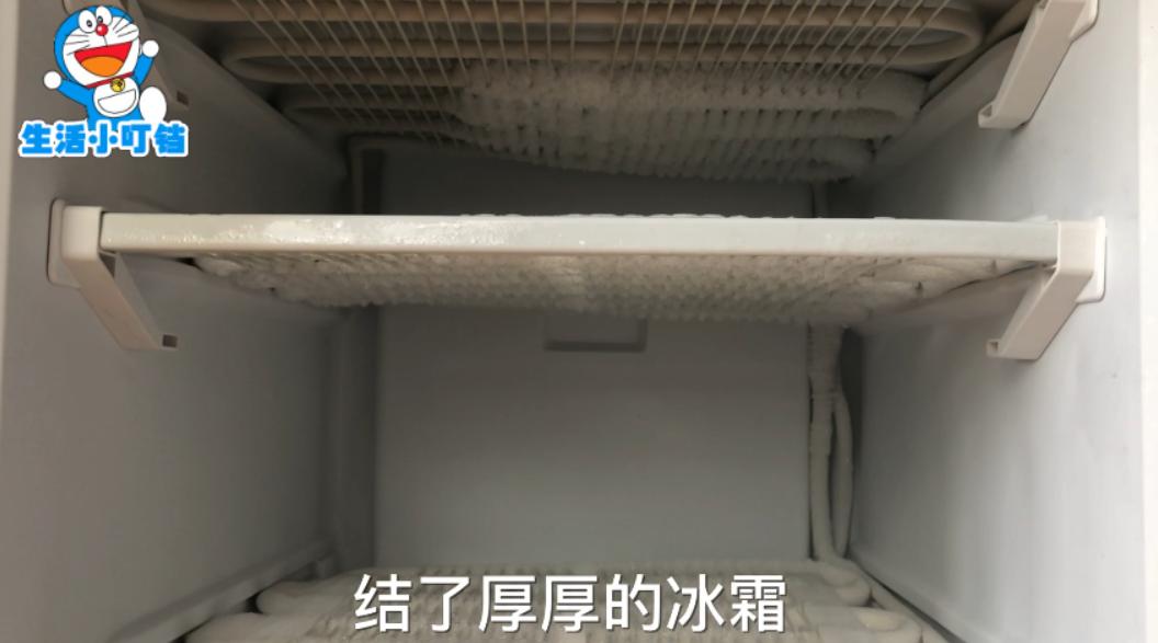 冰箱里冰霜结得太厚费电吗,冰箱结冰怎么把冰块快速取出来