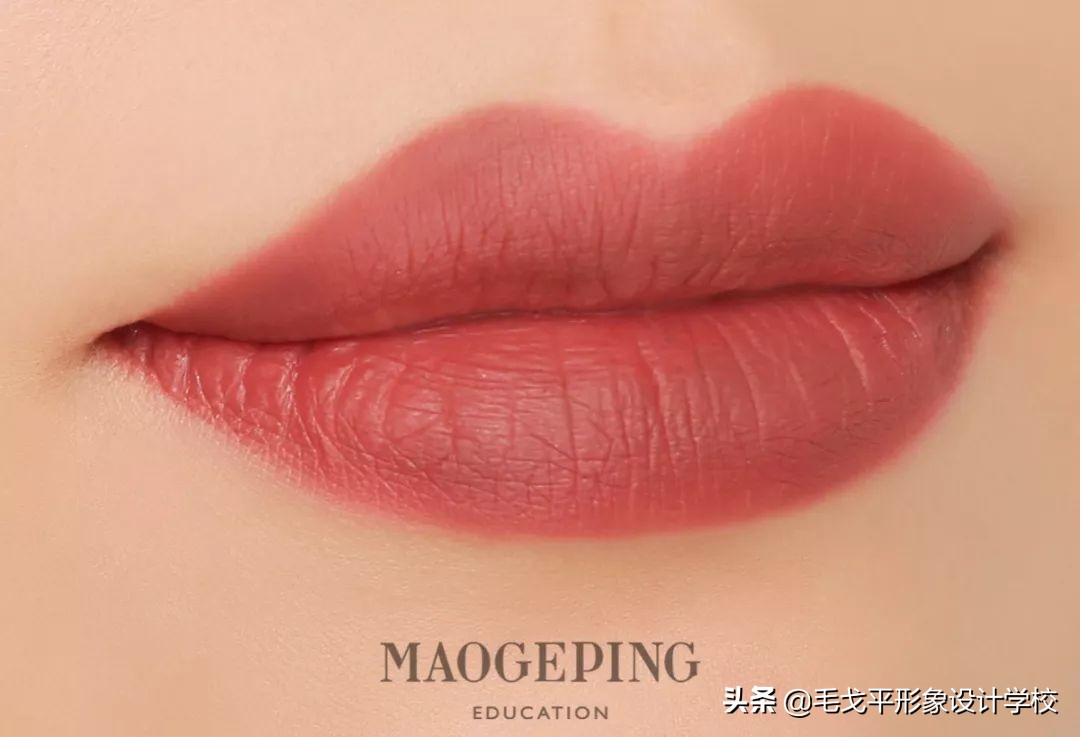 好看的唇形怎么画口红,好看又立体唇妆教程厚嘴唇