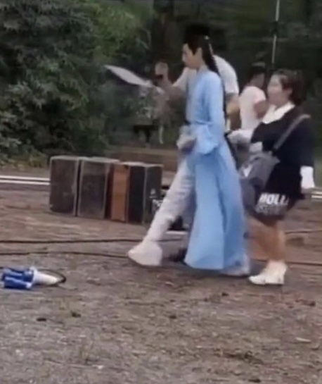 宋威龙毕雯珺谁好看,宋威龙和毕雯珺穿一样衣服