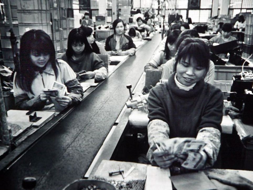 90后13岁辍学打工17岁逆袭,70后大姐摆摊创业之路