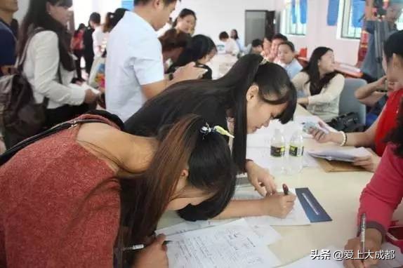 成都居住证都能干啥？外地人应该如何办理成都居住证？太全面啦