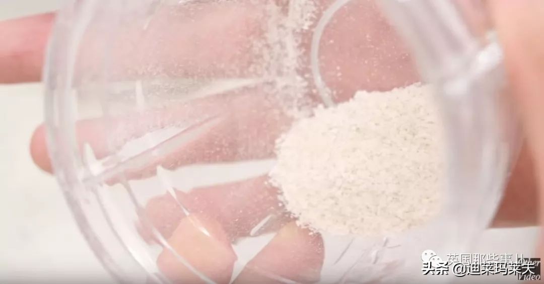 他用攒了一年的指甲，给女友做一个戒指？？这？