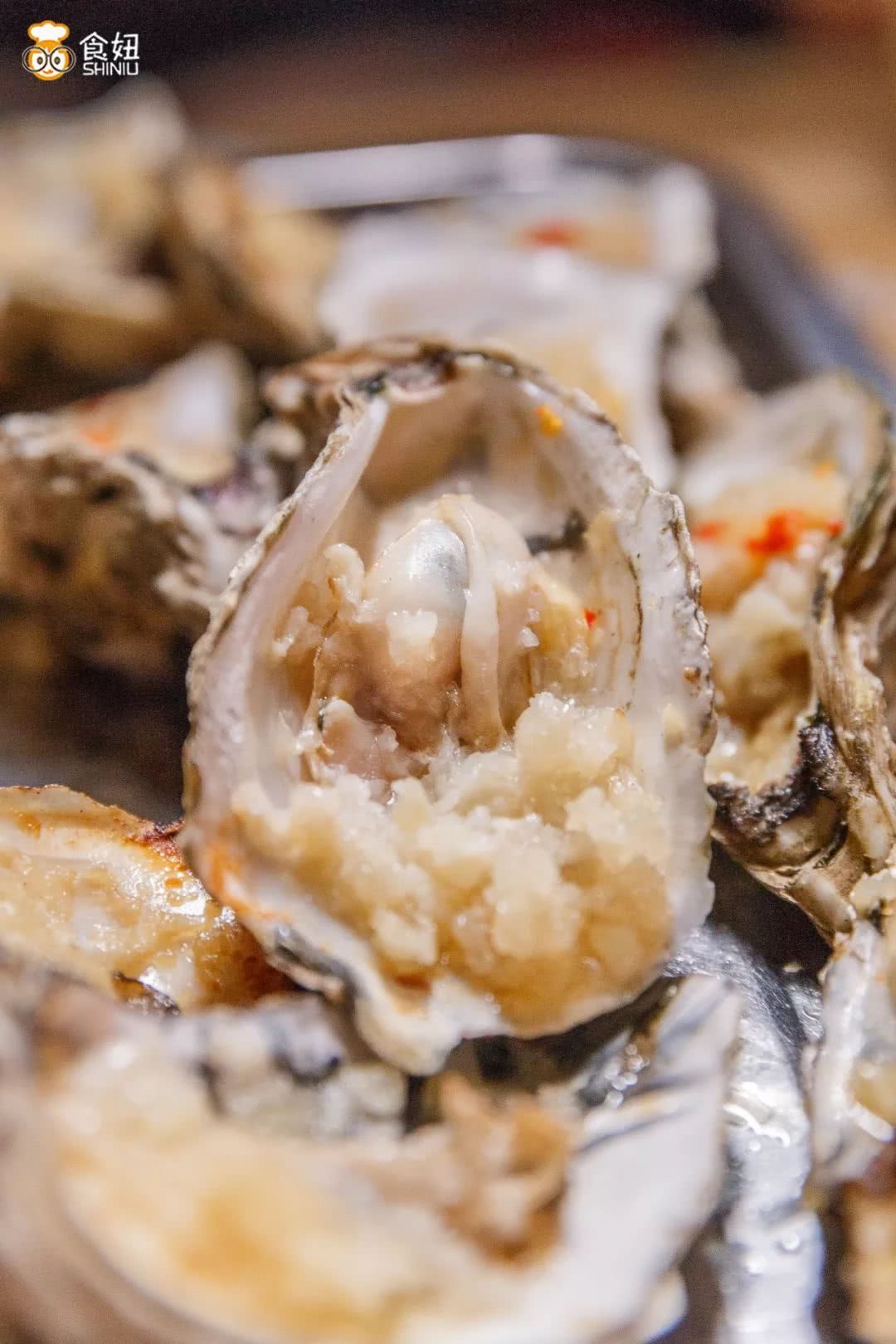 游击队吃生蚝视频,游击队烤生蚝