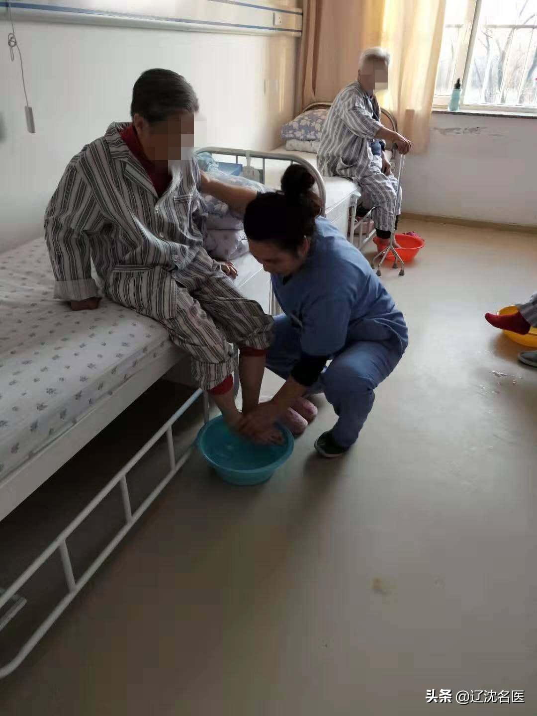 探望生病失独老人社区温情暖人心,沈阳安宁医院老年病房