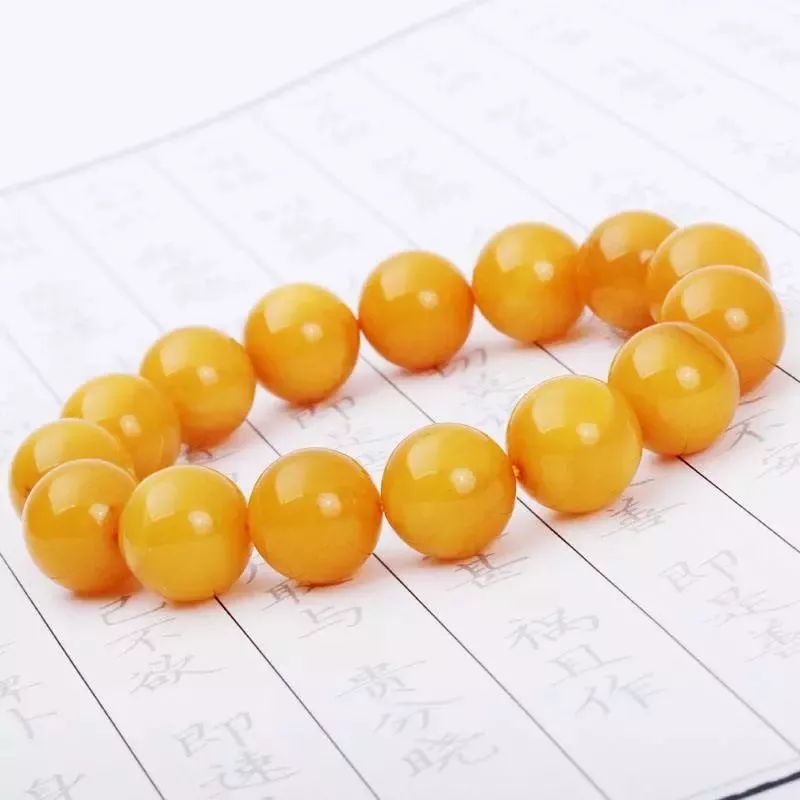 各种造假蜜蜡都会暴露出真身,蜜蜡造假的6大内幕学会避免被宰