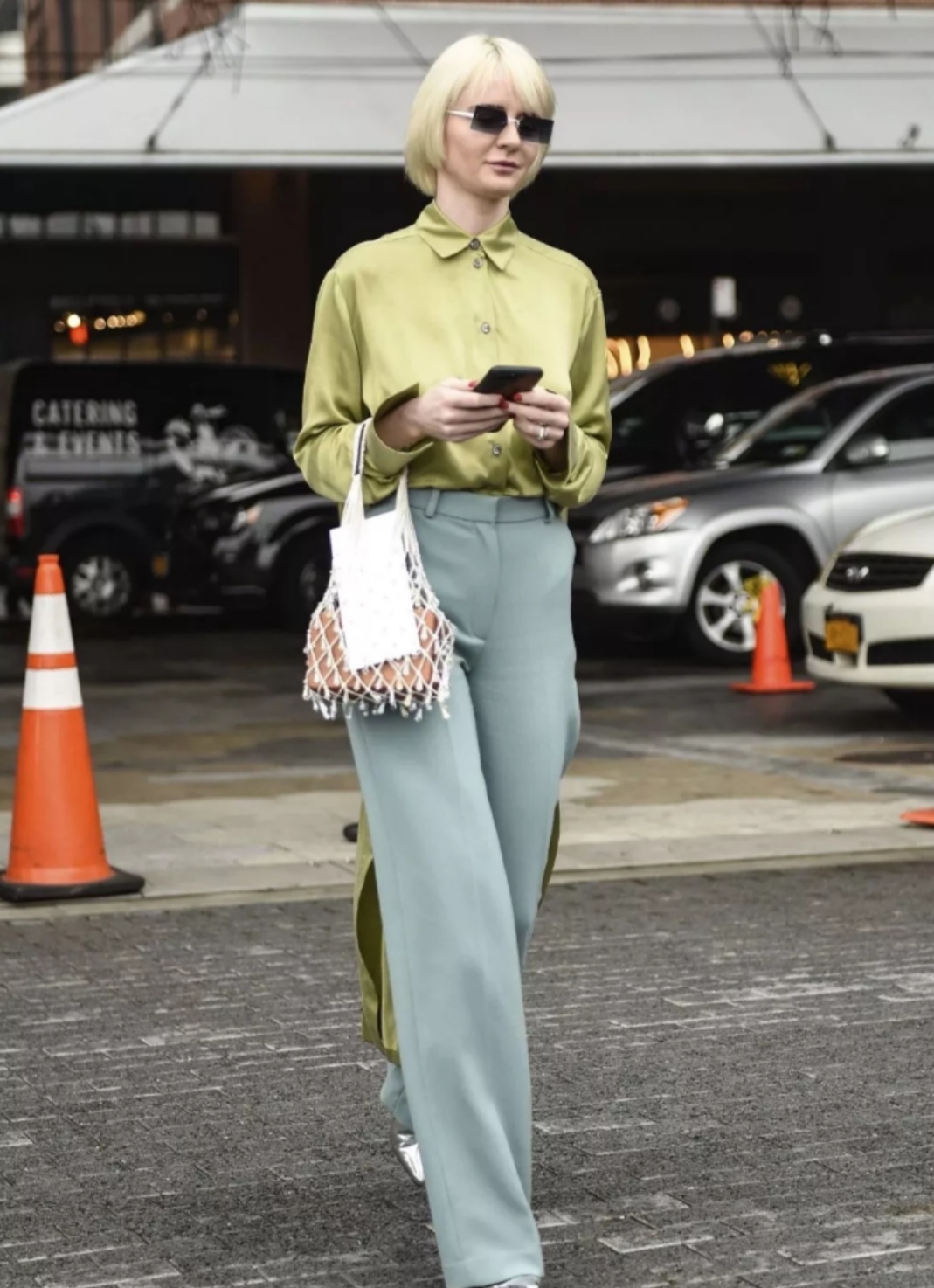 窄版西装裤秋冬如何配上衣,窄版西装裤和阔腿西装裤该怎么选