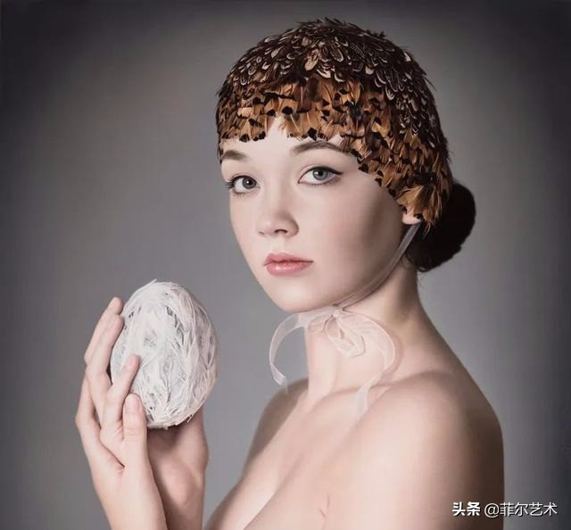 美女画家画美女，怎么看怎么美，看着她的画呼吸都要停滞了