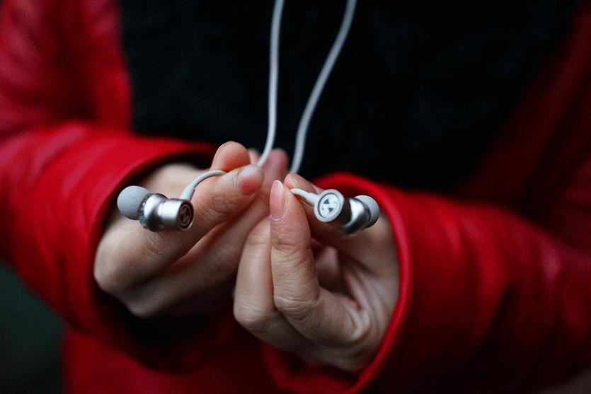 无痛感佩戴蓝牙耳机,无杂音佩戴舒服的蓝牙耳机