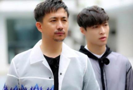 黄磊张艺兴师徒默契配合视频,张艺兴和大厂男孩的师徒情