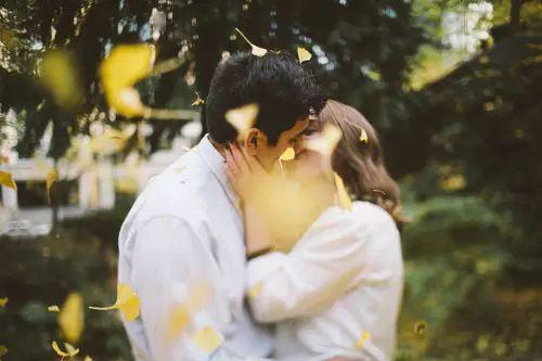 接吻心里应该有什么感觉,两性接吻的心理学