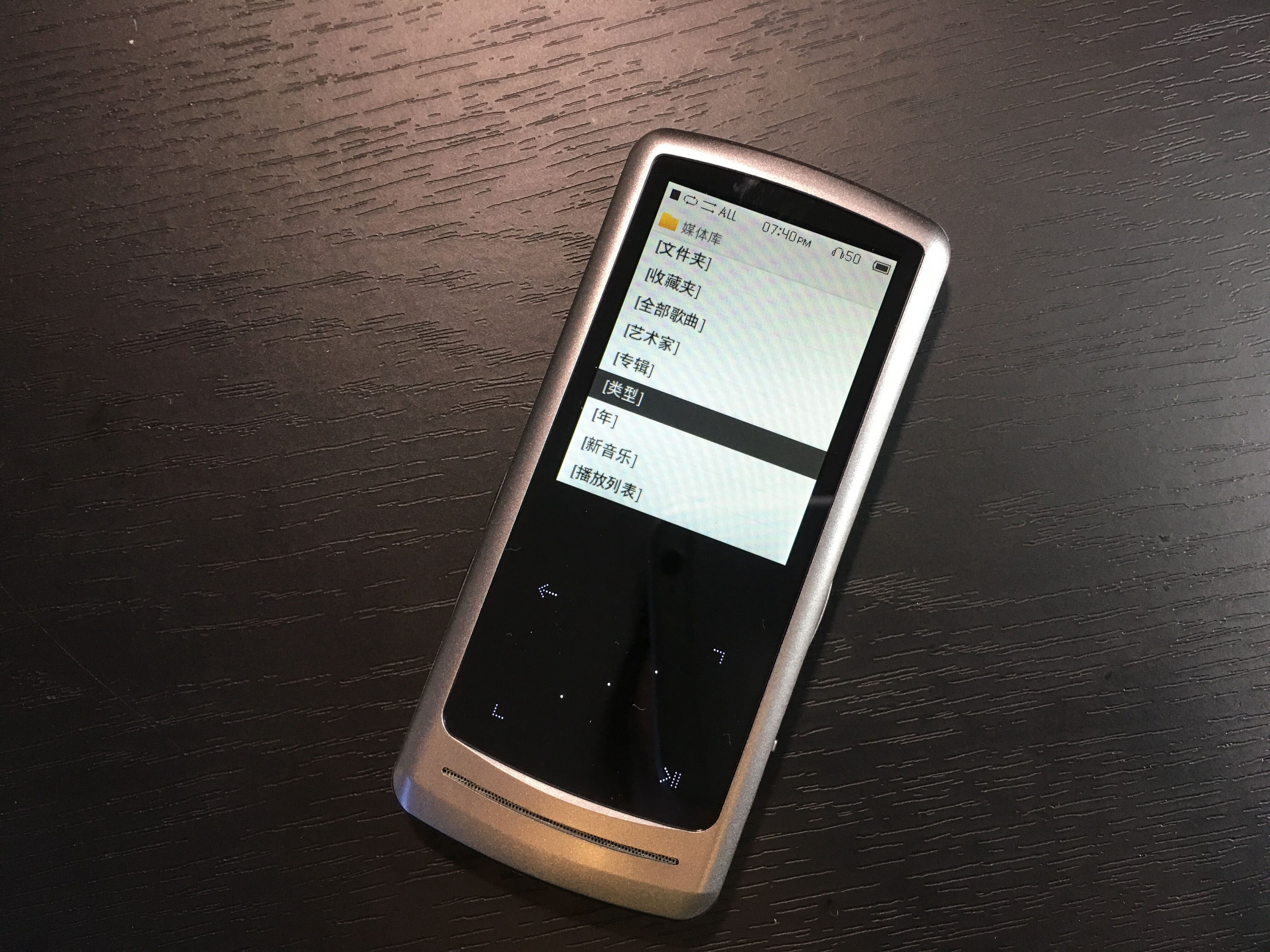 正统HIFI级MP3正式驾到,从外到内都是复古的贵族血液