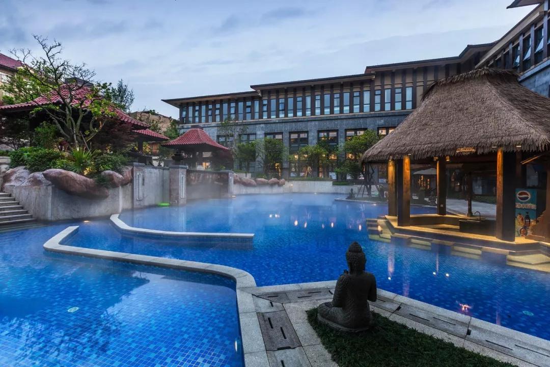 冬天怎么能少得了泡温泉,冬天泡温泉怎么不感冒