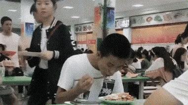 为什么加油站要24小时上班,为什么加油站一个工资1800