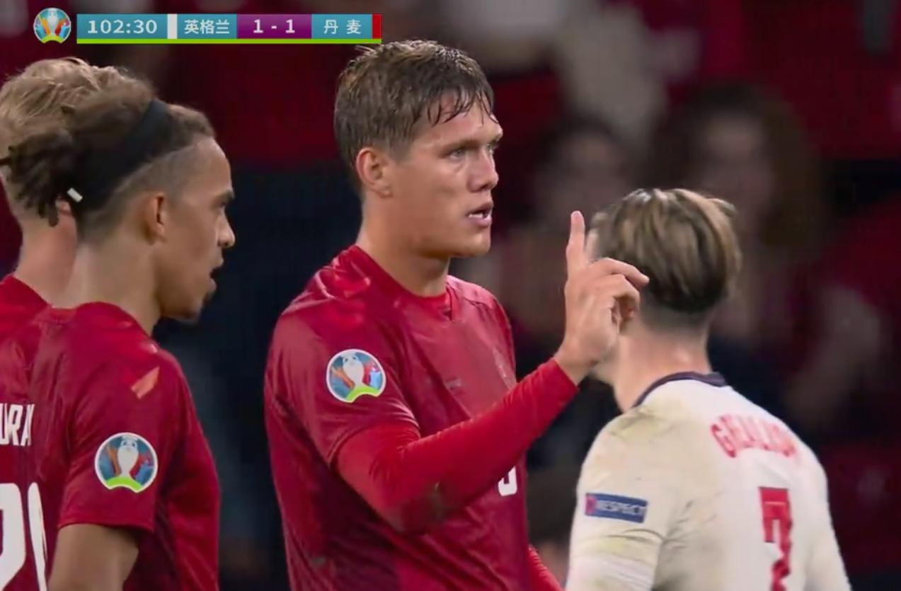 斯特林造点前球场内有2球,斯特林失误盘点