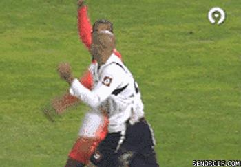 足球场上搞笑瞬间女裁判,足球场上的搞笑瞬间图片