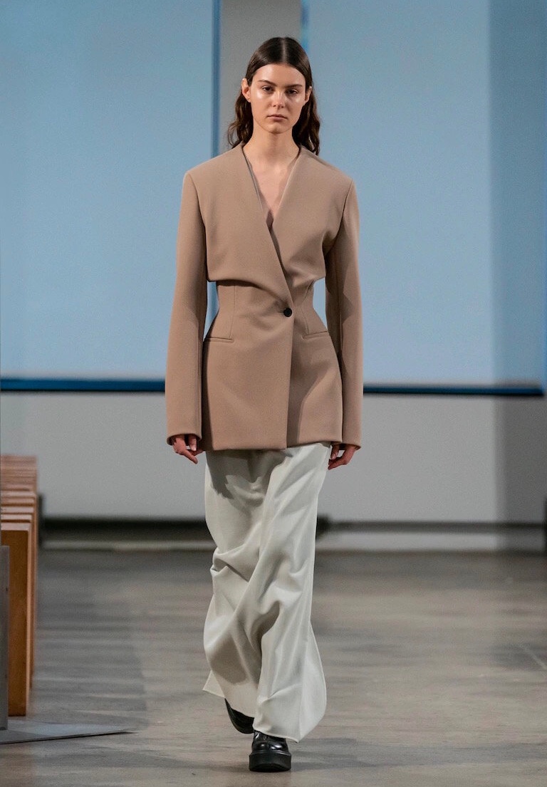 完美通勤穿搭｜18个性冷淡风极简主义品牌