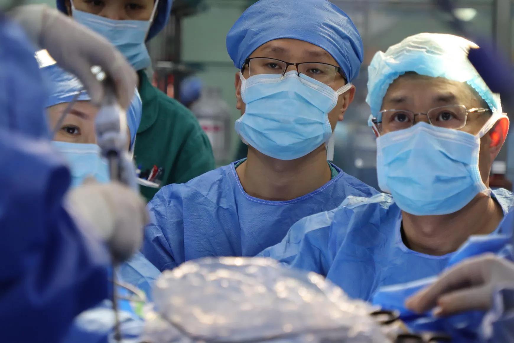 半年破百例！成妇儿“达芬奇机器人”精准治疗造福百余位妇女儿童