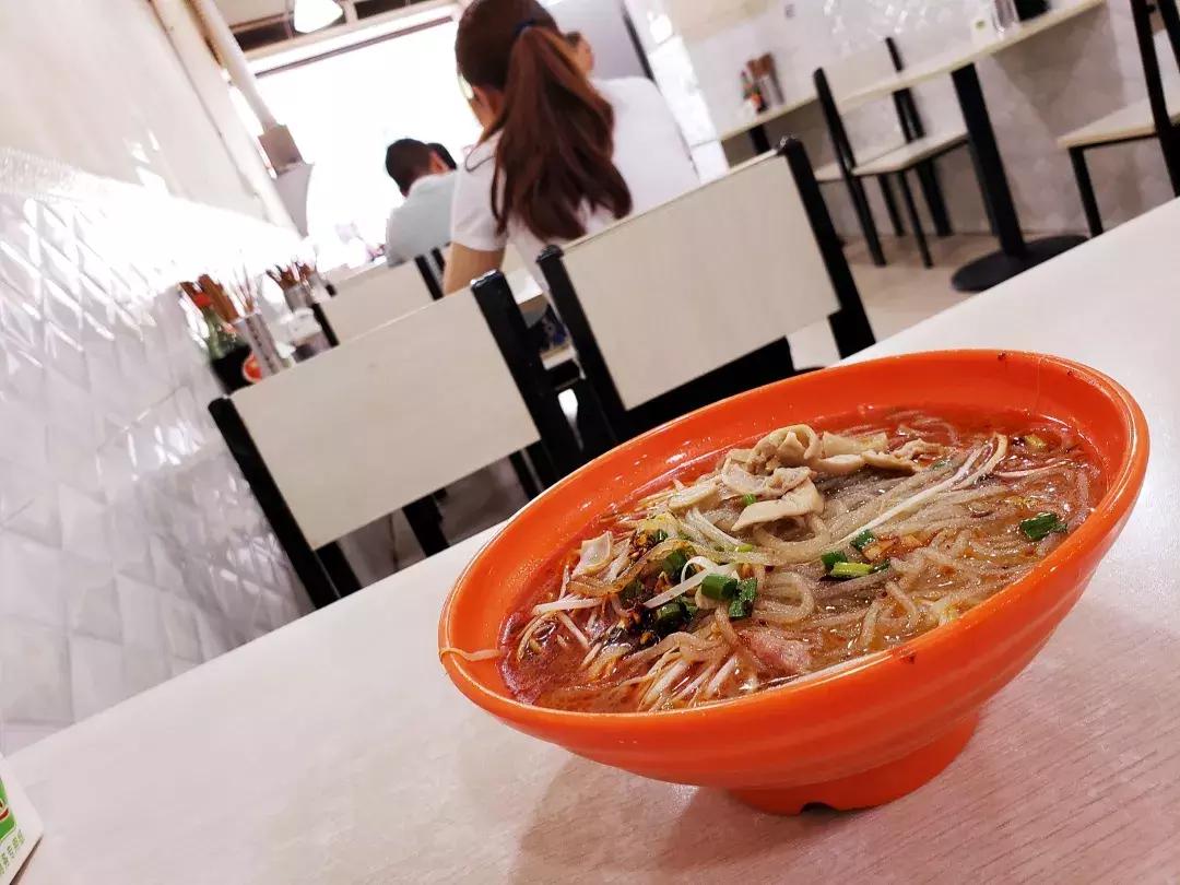 为啥每个肛肠医院周围有肥肠粉,成都东大肛肠医院楼下肥肠粉