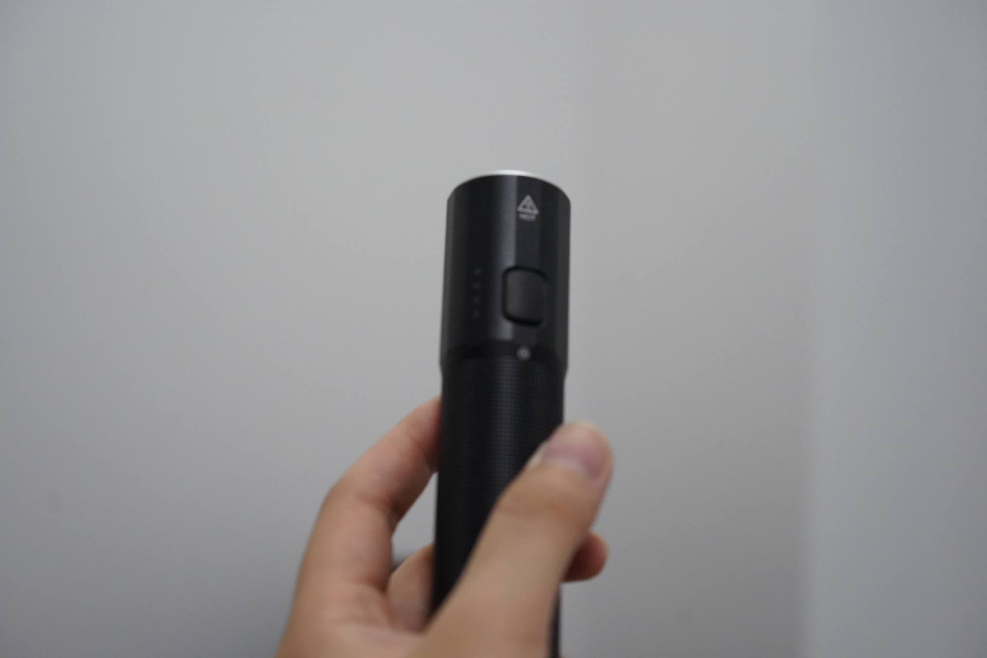 纳拓雷霆手电筒2000与3600,不懂夜的黑男声版