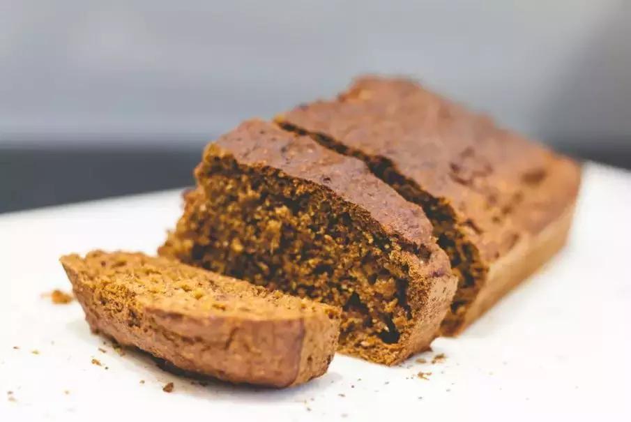 海绵蛋糕烤起来又回缩是什么原因,蛋糕烤不好