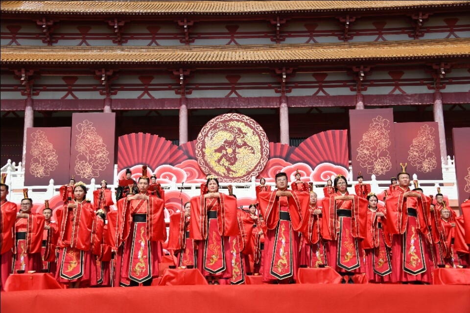 兰州新区举行“缘定新区筑爱一生”集体婚礼