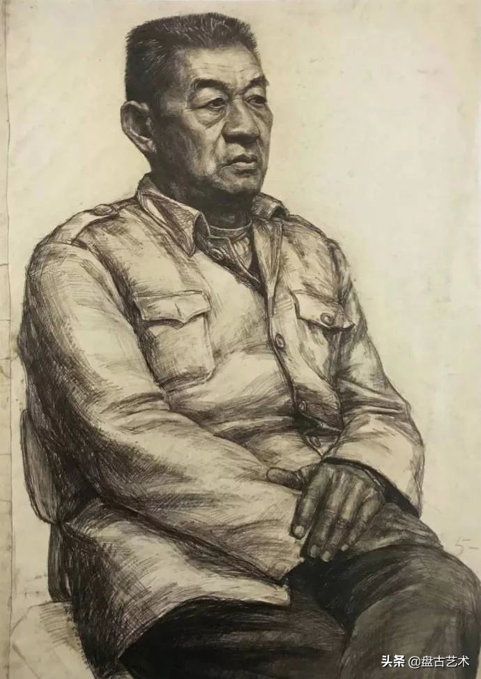 怎样画素描带手半身像才有美感——盘古文化艺术
