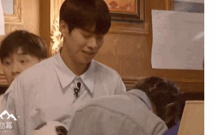 魏大勋杨幂拥抱视频,魏大勋谢娜应采儿杨幂