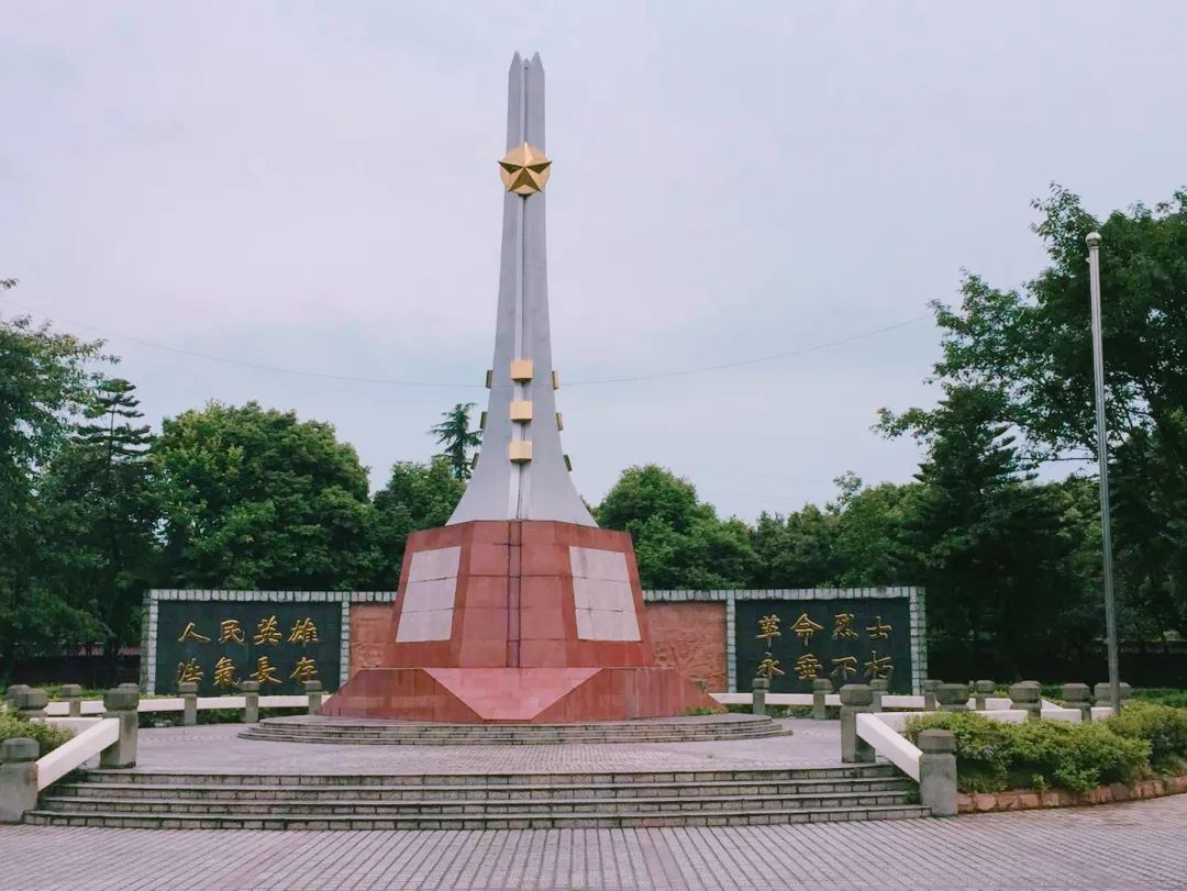 余旭墓碑,空军女英烈余旭视频