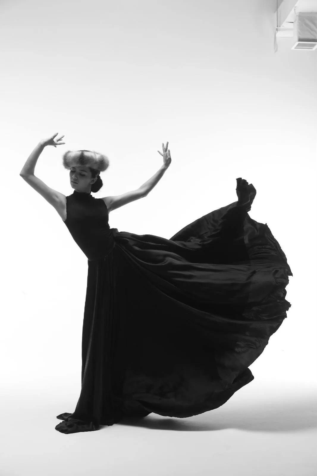 *疆新**“杨丽萍”古丽迪娅尔