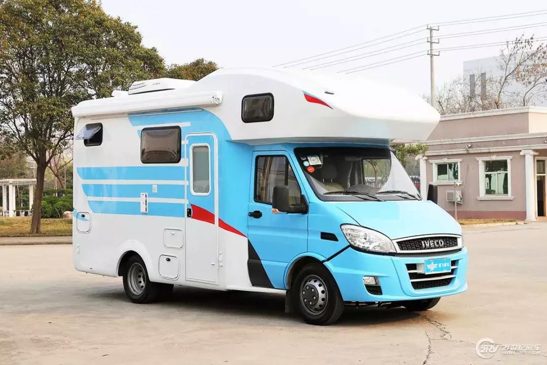 经济实用型7座4驱房车价位,b型房车u型会客区