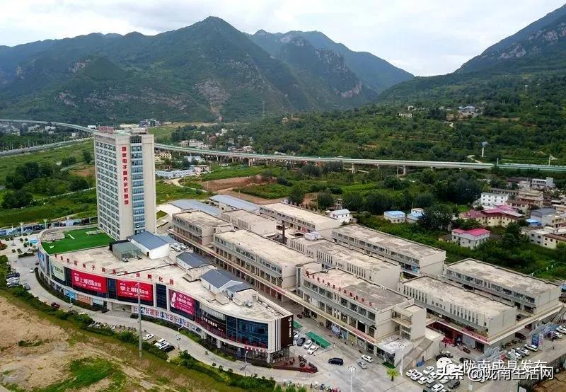 我叫成县，这是我2019年的自拍照