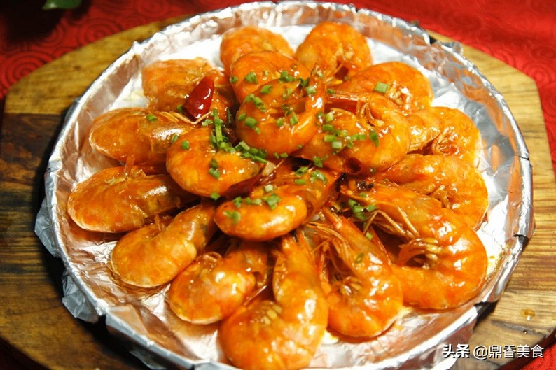 几月份捕捉河虾最肥美,吃虾要怎么咬