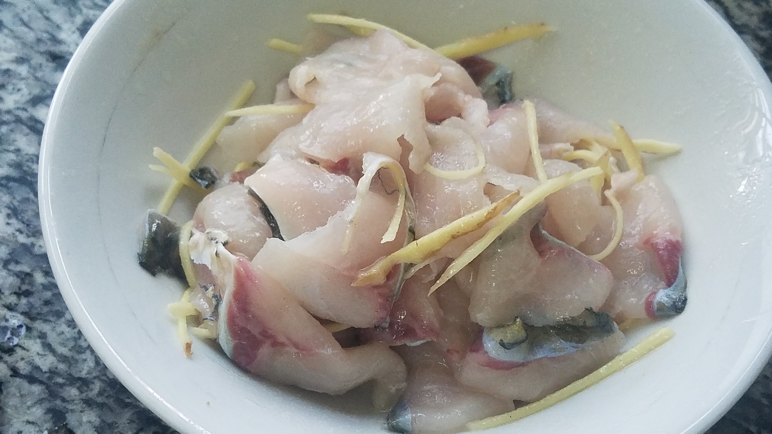 怎么炖草鱼好吃又简单家常做法,草鱼怎么炖好吃又简单家常做法