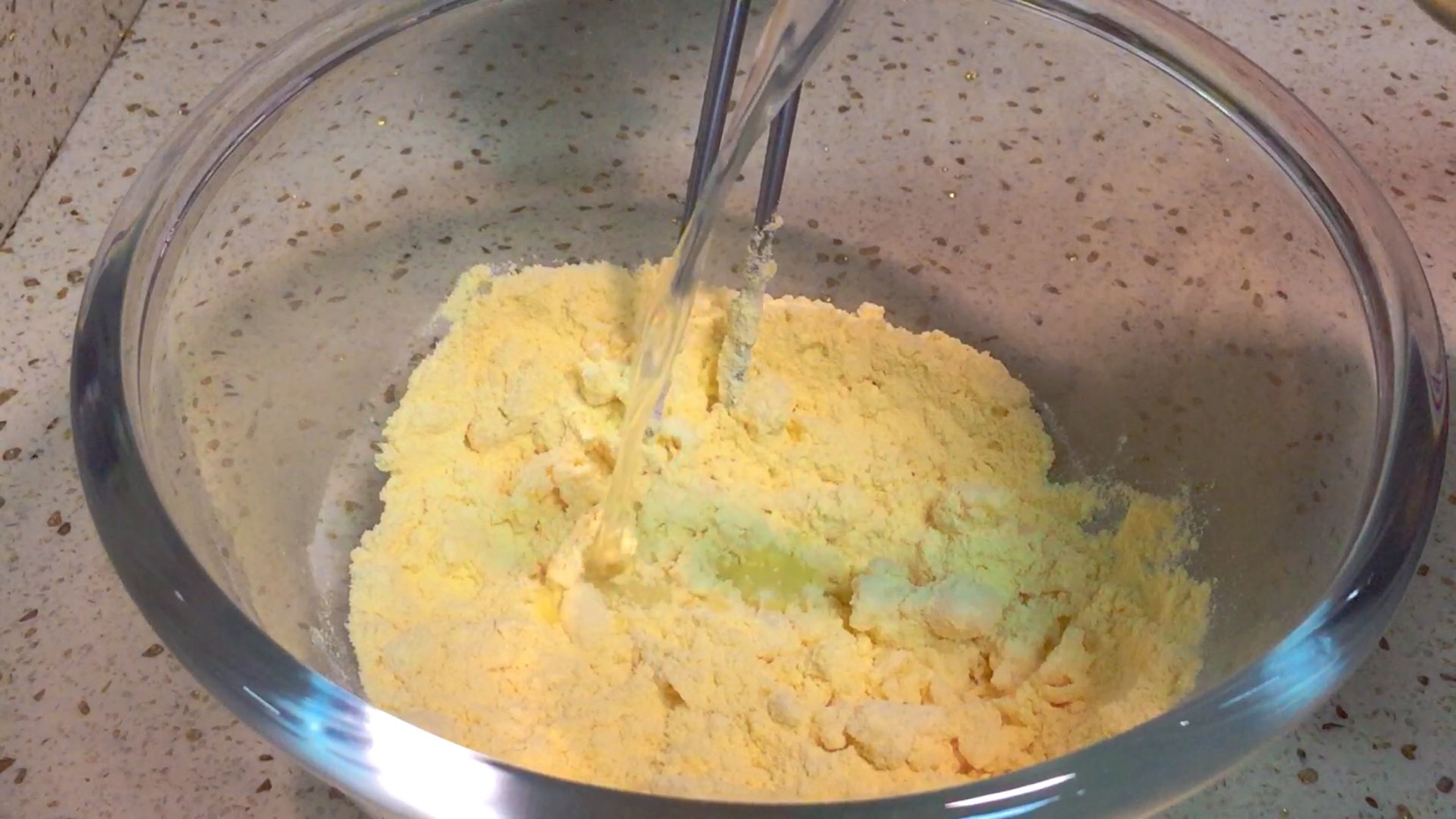 发糕怎么做比较松软有弹性,为什么做出来的发糕一点都不好吃