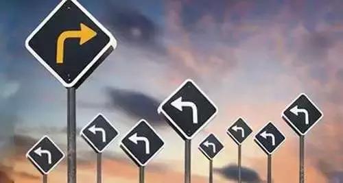 频频踩雷VS投诉高企背靠大树的正奇金融、马上金融靠谱吗?