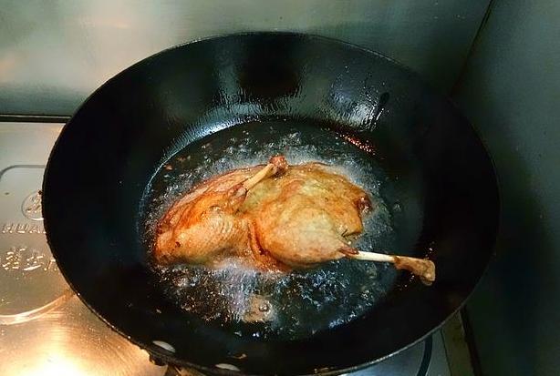 这样的土鸭肉吃着才过瘾,鸭肉香喷喷的