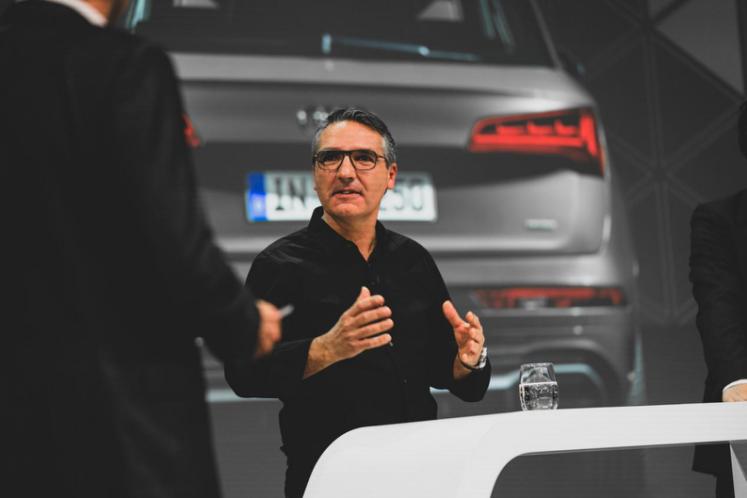 奥迪从天而降大灯,来看看奥迪车灯的仪式感吧