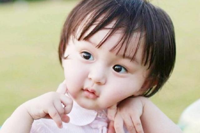 高颜值孩子的脸上，普遍都有这4个标志，看看你家孩子中几条