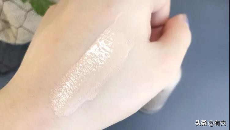 干皮、油皮、痘痘肌看过来！亲测不卡粉、不脱妆的粉底液指南！