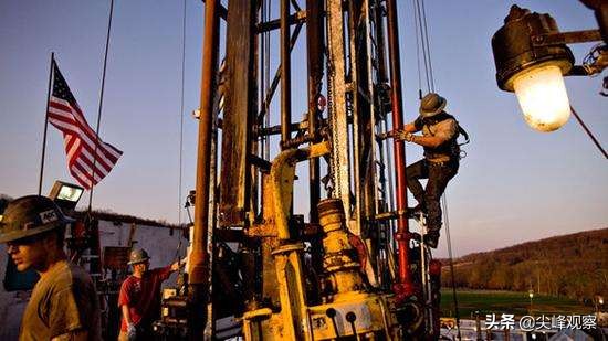 阿曼“落井下石”油价跳水,俄罗斯闷声发财,美国下场惨