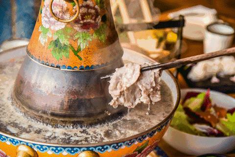 北京铜锅涮肉是哪的羊肉,老北京铜锅涮肉为啥是清水