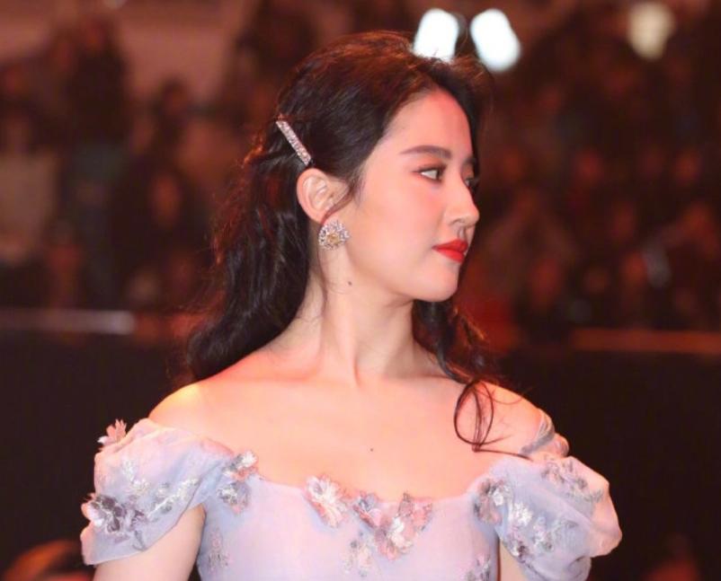 杨幂红宝石耳坠多少钱,杨幂明星珠宝