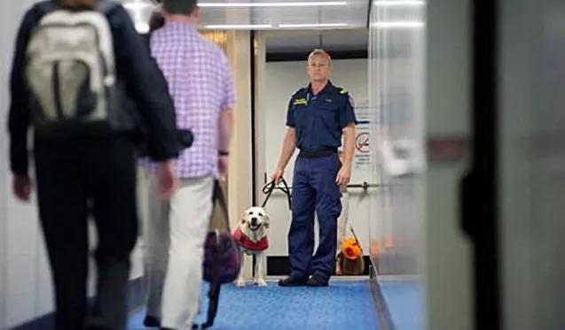 带钱过海关会被没收吗,过海关被带进小黑屋