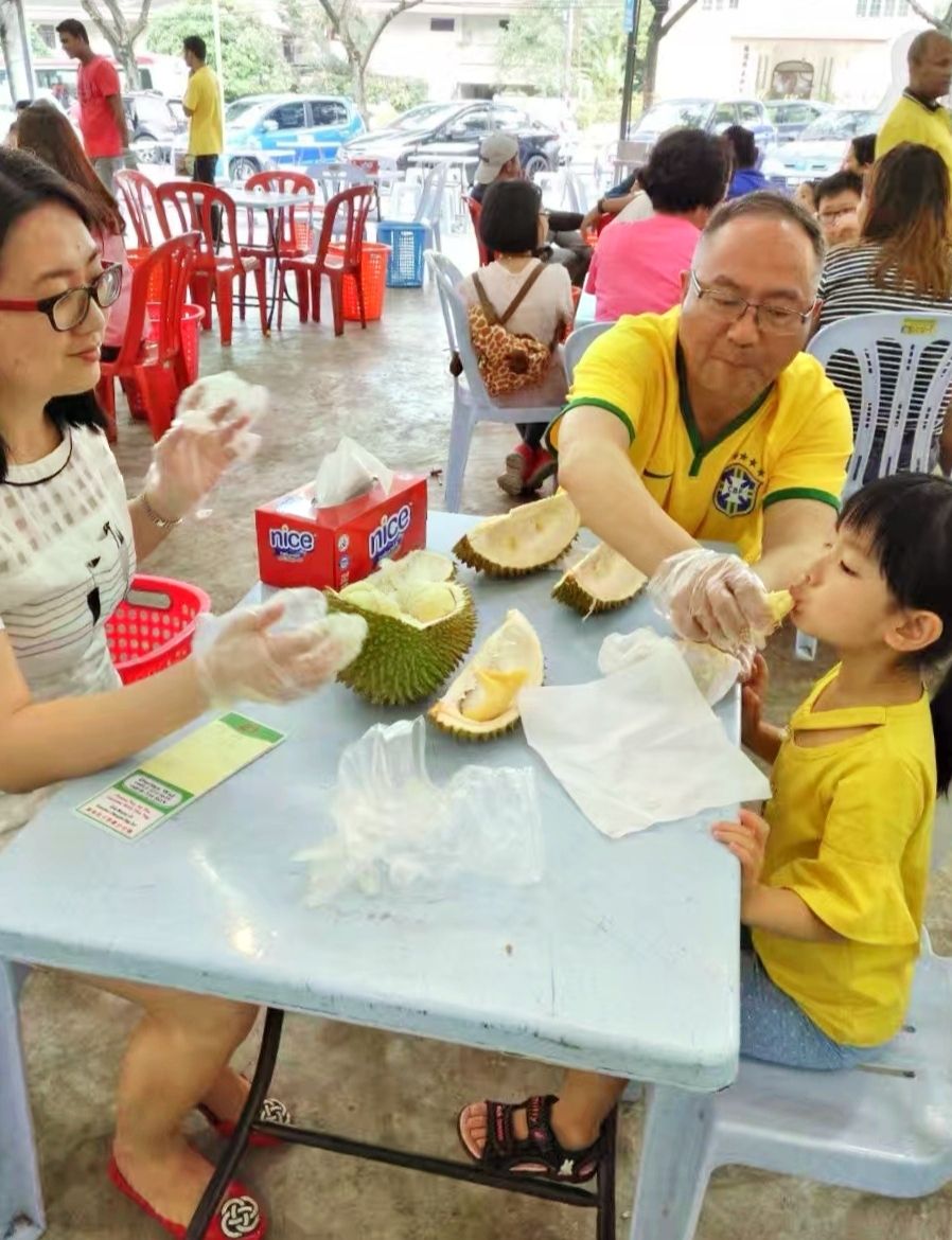 异国他乡英语版歌曲,异国他乡粤语歌曲
