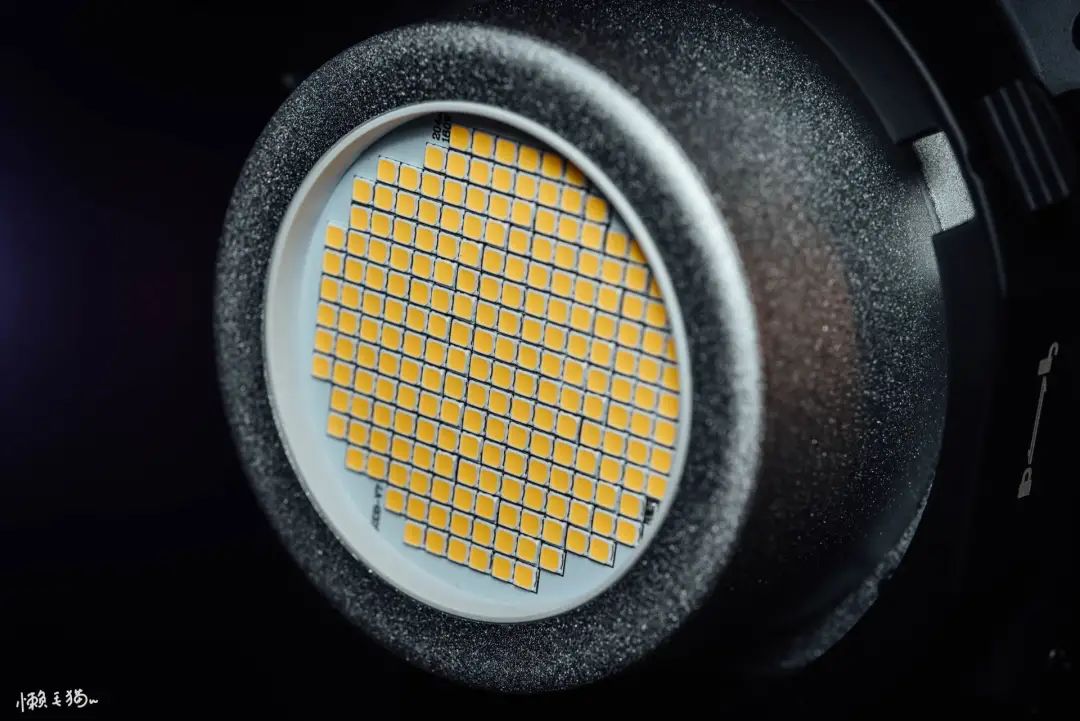 摄影灯需要灯泡吗,摄影灯与日光灯的区别