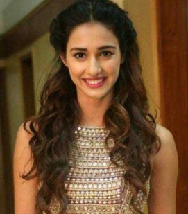 画家油画让摄影师蠢蠢欲动，于是在瀑布下拍摄1组人体艺术写真集