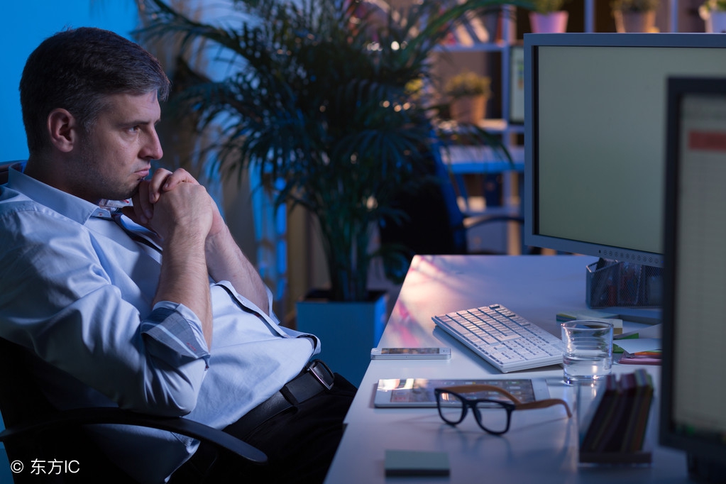 可以修改原始考勤记录数据的是哪种人脸指纹考勤机？