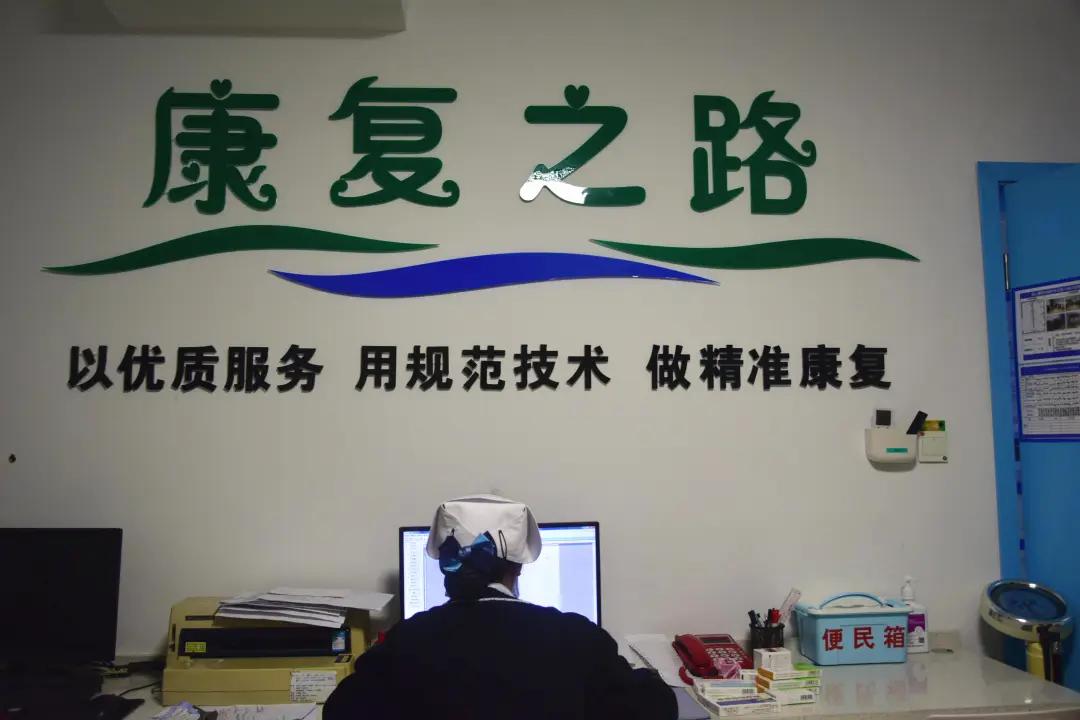 长葛哪医院?一患者非往医生兜里“塞钱”!医生竟“收了”