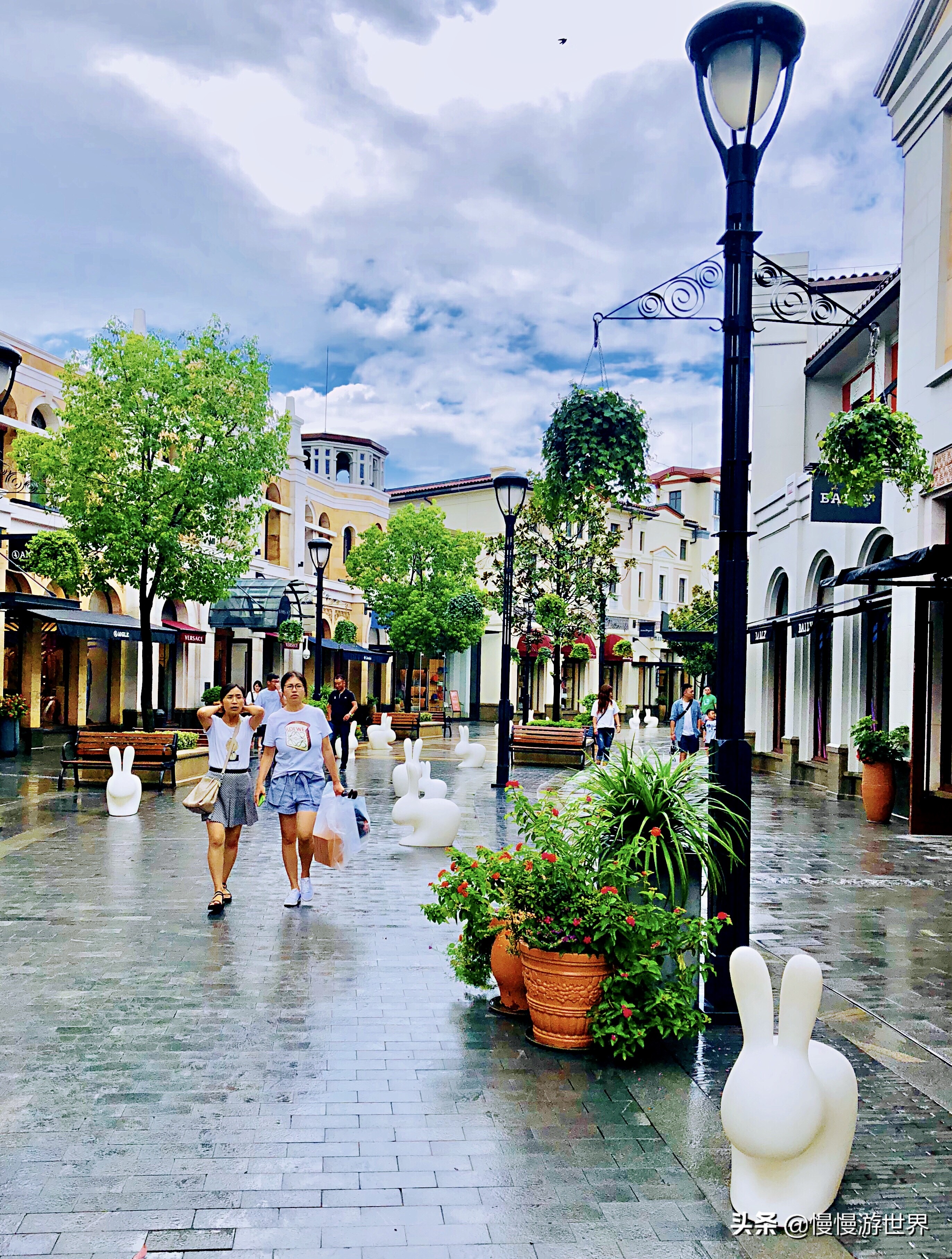 千兔伴月，中秋绮境：1001只“奇宝兔”齐聚苏州奕欧来奥特莱斯